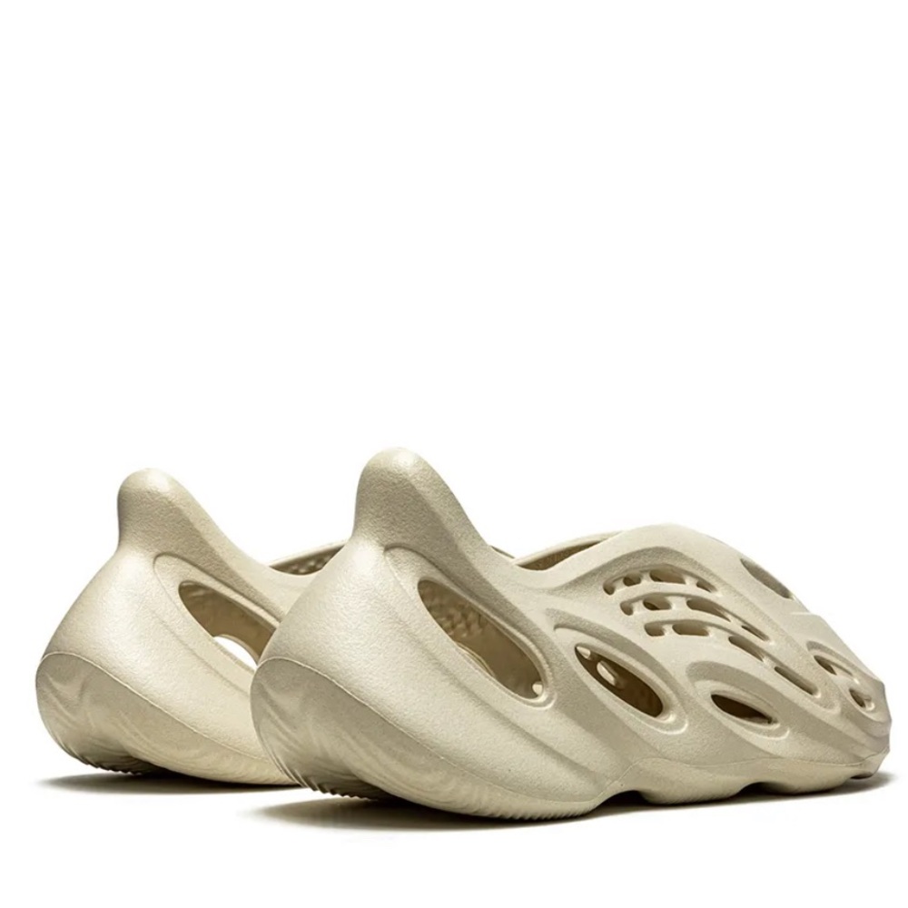 Yeezy Foam Runners Cream size 7 Worn In Great Condition - Picture 2 of 13